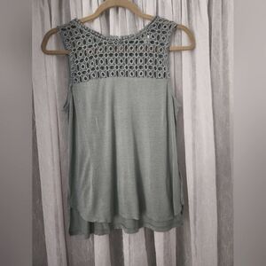EUC H&M Sleeveless high-low Top w/ Lace Bodice - Size -S, Color - Greeni…
